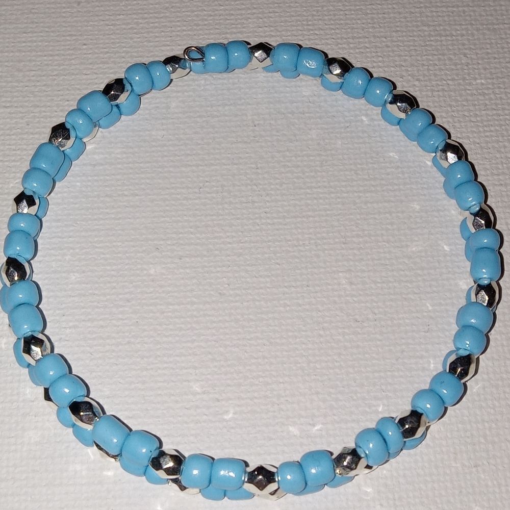 5/$25 Light blue and silver beaded memory wire bracelet